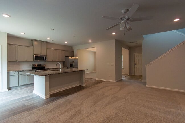 Building Photo - 57 White Pine Way