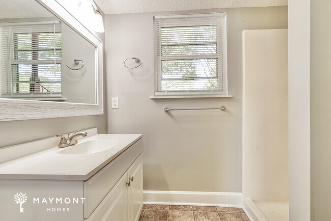 Building Photo - Beautiful 3-Bedroom Home with Large Yard