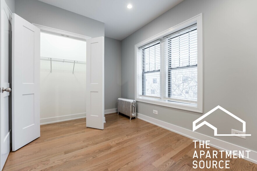 Building Photo - 1944 W Wilson Ave