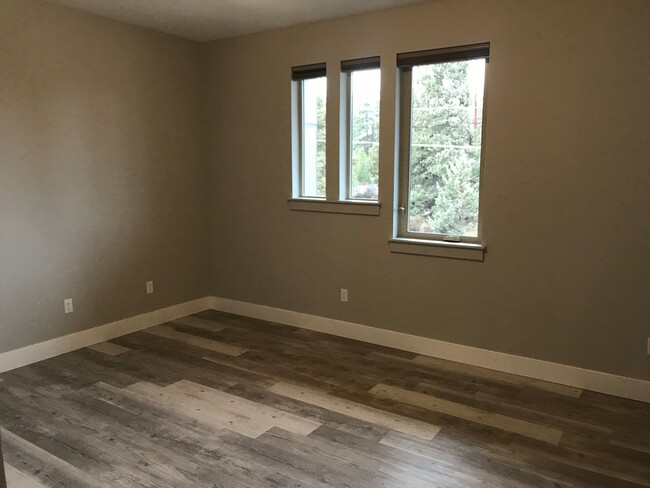 Building Photo - Newer Construction 3 Bedroom Townhome with...