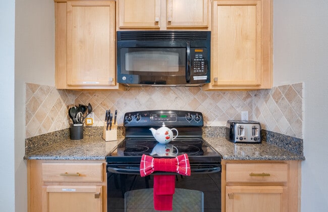 Building Photo - 2178 Royal Ridge Dr