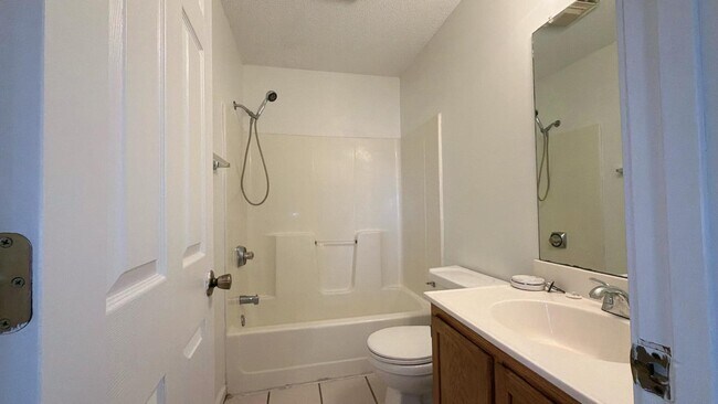 Building Photo - 23 Lexington Ct