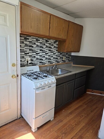 Building Photo - 724 N Main St