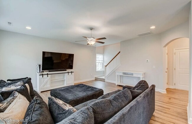 Building Photo - ***Special Offer*** Single Family Home in Desirable Neighborhood