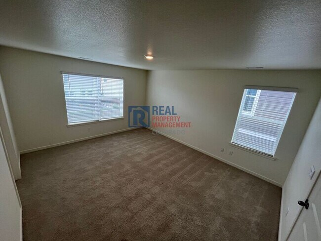 Building Photo - 2494 Wren Dr