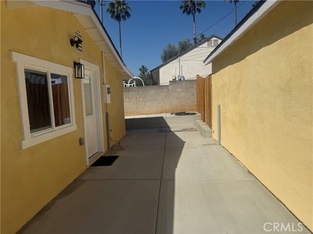 Building Photo - 10337 Mull Ave