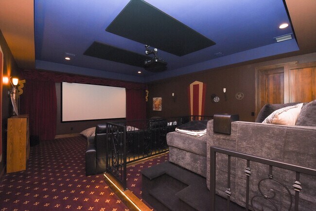 Building Photo - 10 Player Pond Pl