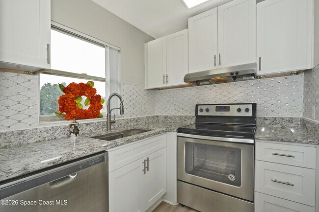 Building Photo - 240 Spring Dr