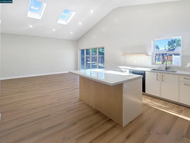 Building Photo - 1892 Sunnyvale Ave