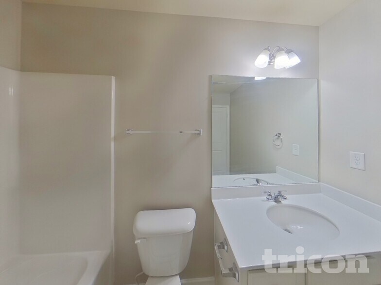 Building Photo - 207 Stillwood Dr