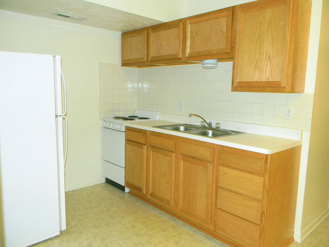 KITCHEN - Deerfield Apartments