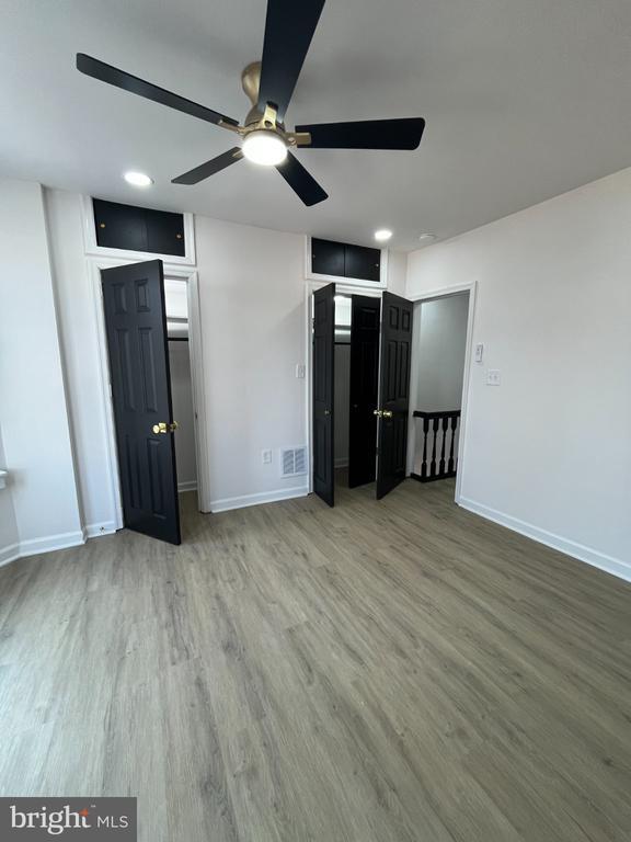 Building Photo - 5856 Walton Ave