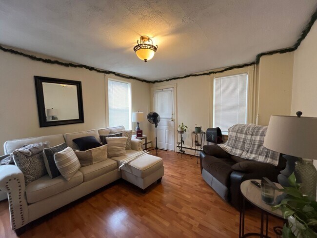 Building Photo - 2280 Main St