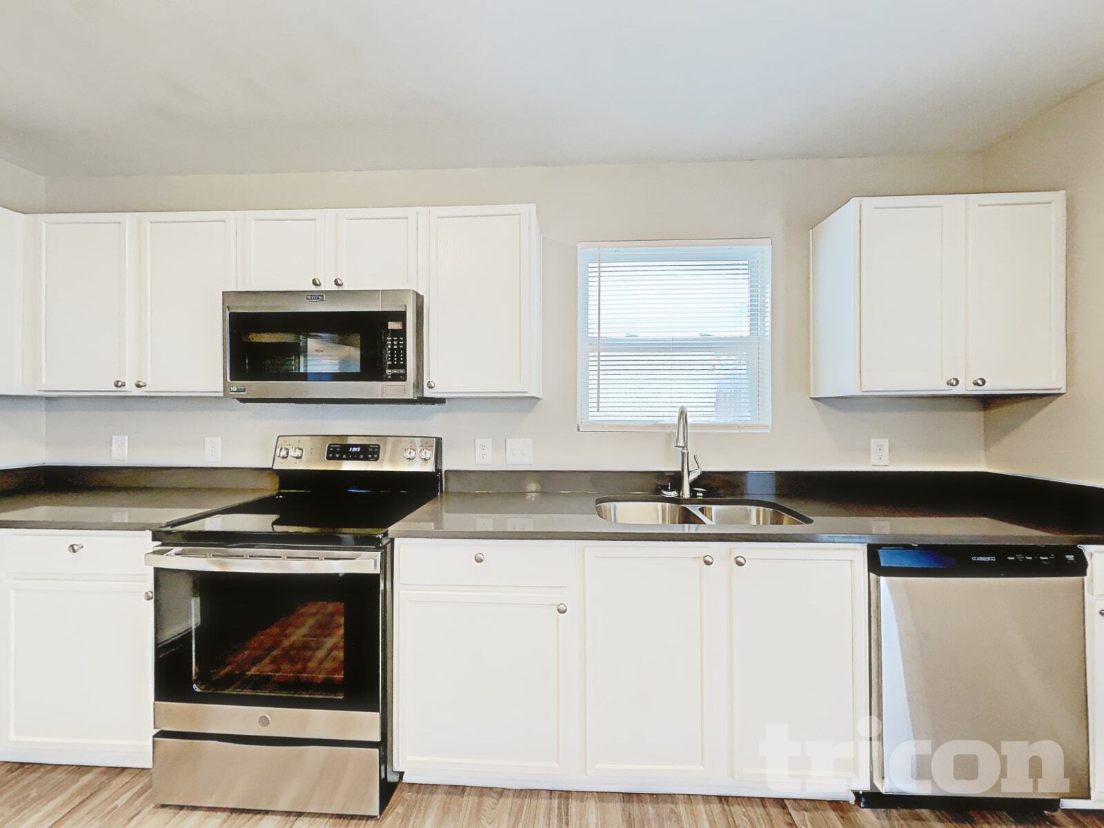 Building Photo - 7242 Fox Point Dr