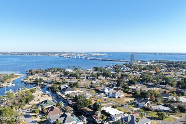 Building Photo - 205 Sunset Ln