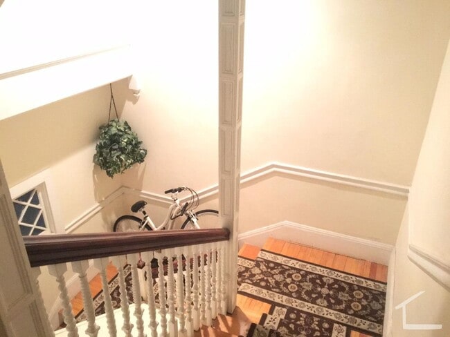 Building Photo - 1683 Beacon St