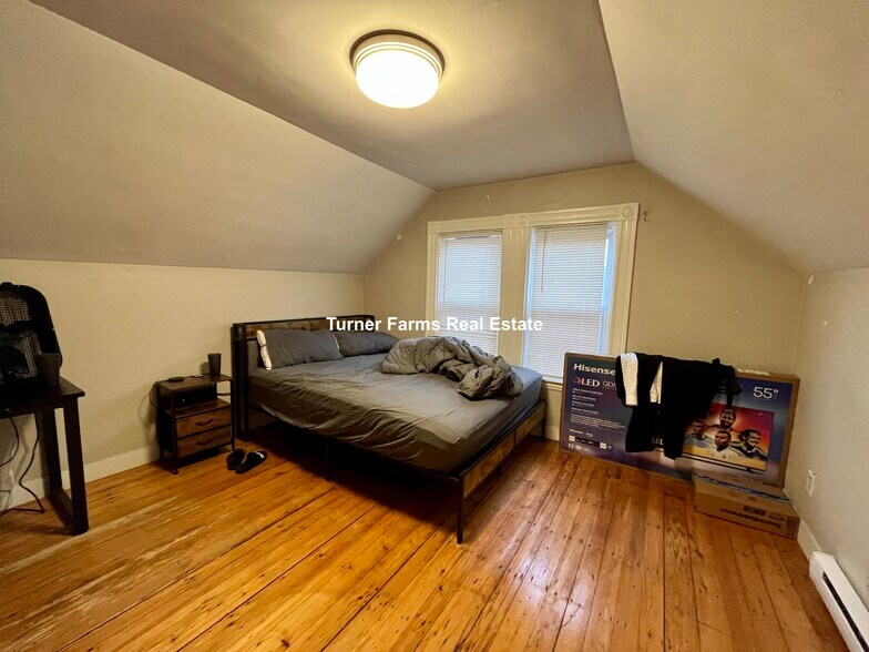 Building Photo - 124 Calumet St