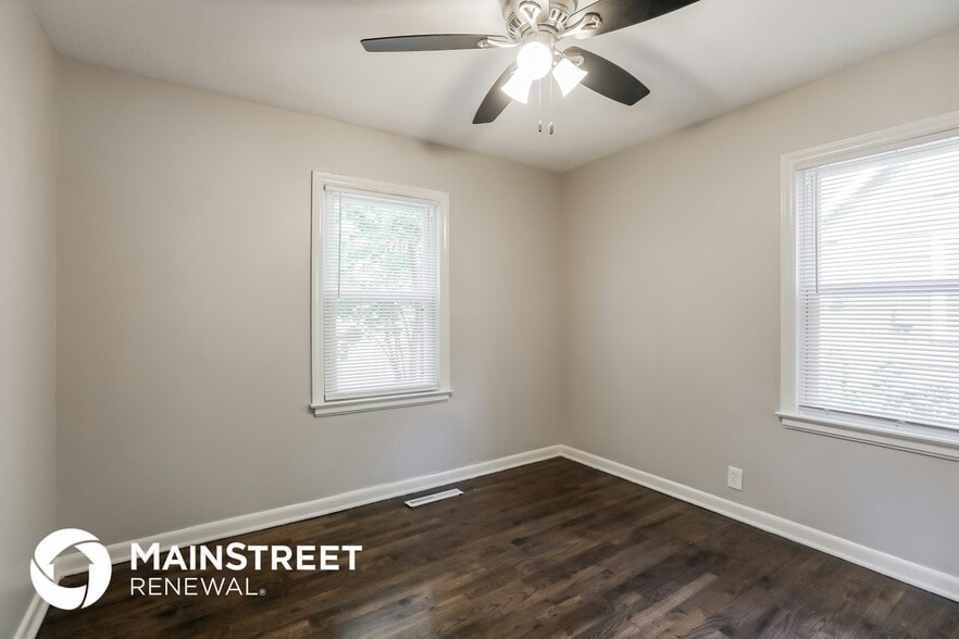 Building Photo - 7712 Oak St