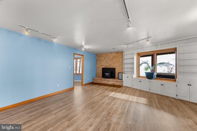 Building Photo - 418 Point Mary Cir