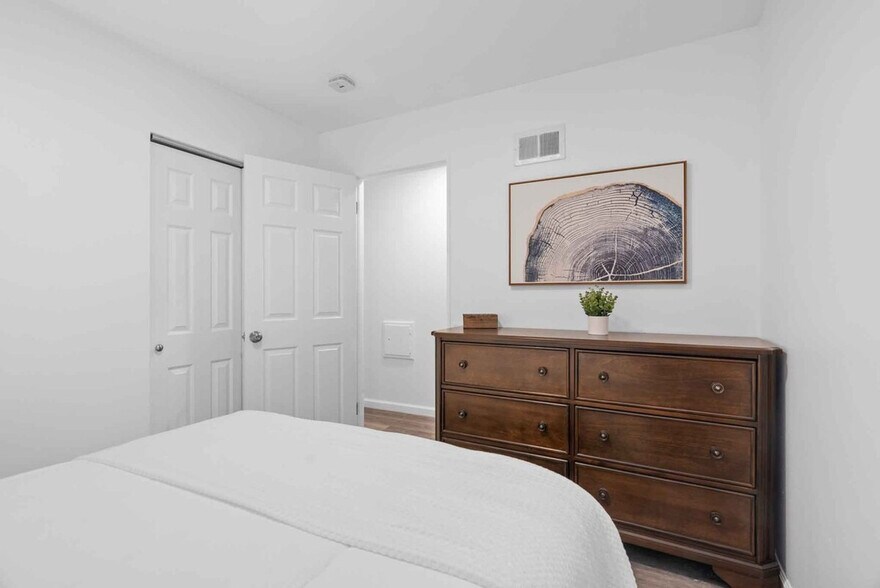 Building Photo - 2633 Garham Dr