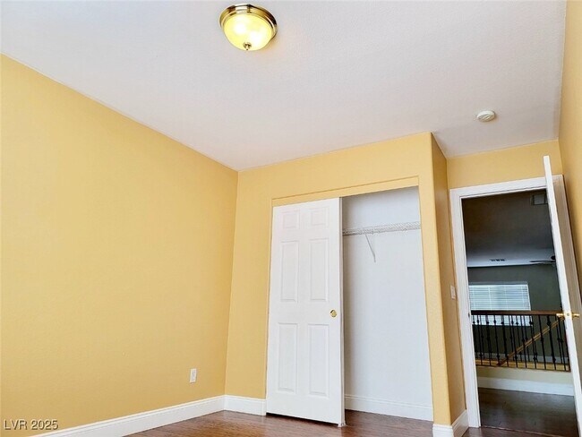 Building Photo - 10885 Fintry Hills St