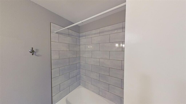 Building Photo - 841 Hillside Dr