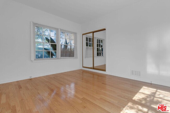 Building Photo - 152 S Kilkea Dr