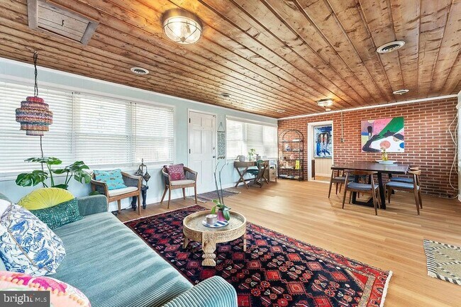 Building Photo - 601 Hanson Ave