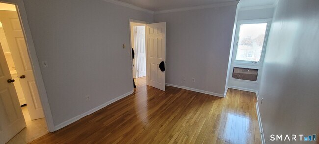 Building Photo - 8 Scuppo Rd