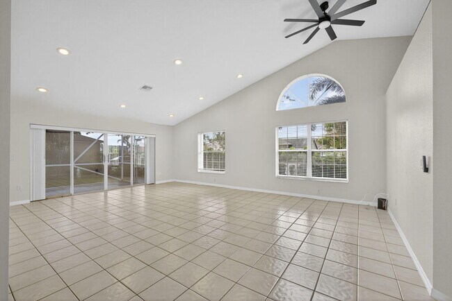 Building Photo - 12865 Meadowbend Dr