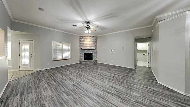 Building Photo - Very Nice 3 Bedroom 2 Bath Home in Yukon Schools