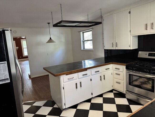 Building Photo - 4920 Lee Ave