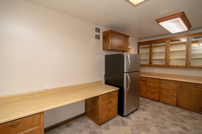 Building Photo - Expansive Four-Bedroom In Highly Desirable City Of Redlands!