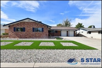 Building Photo - 3217 Wedgewood Dr