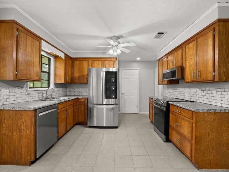 Building Photo - 249 Calhoun Dairy Dr