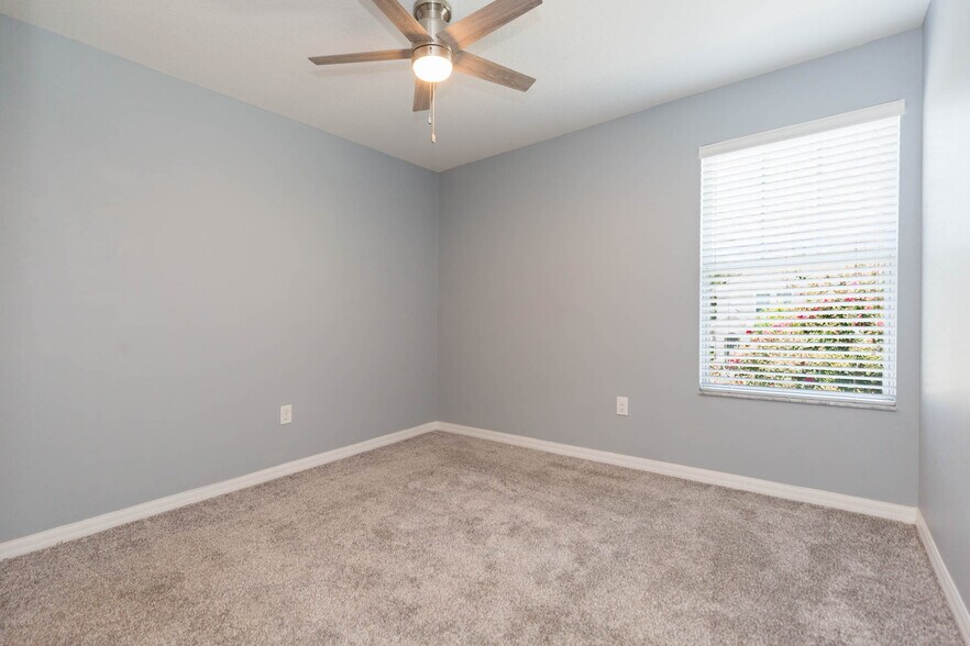 Building Photo - 15939 Fishhawk View Dr