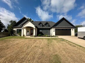 Building Photo - 15849 Avery Ln