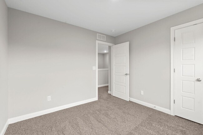 Building Photo - 453 Friendly Ave