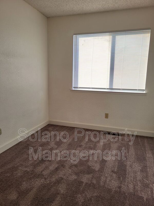 Building Photo - 1910 Grande Cir