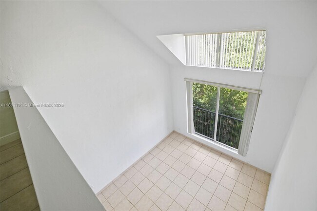 Building Photo - 6900 N Kendall Dr