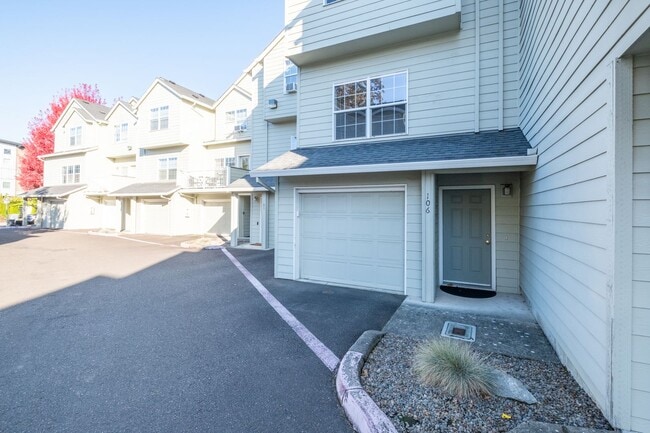 Building Photo - Stylish 2-Bedroom Condo Near OSU – Spaciou...