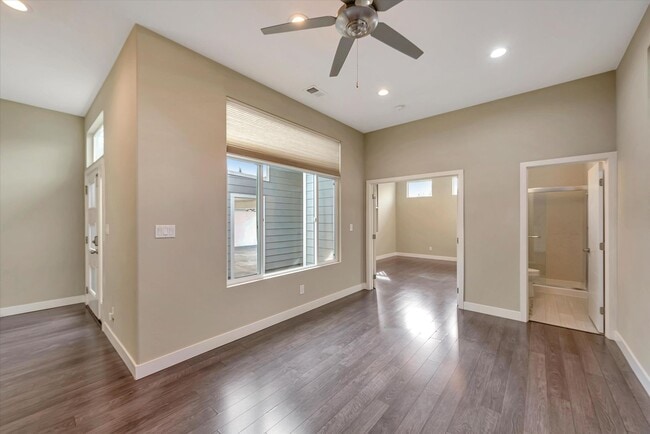 Building Photo - Modern Elegance & Effortless Style l 4BR Santa Clara Home