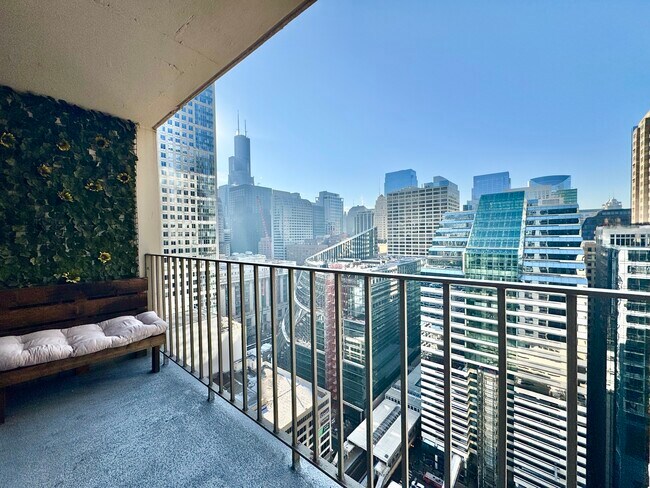 Building Photo - 200 N Dearborn St