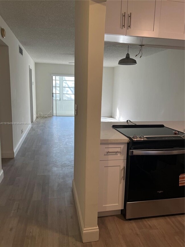 Building Photo - 301 Cambridge Rd