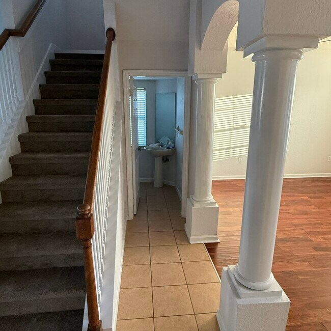 Building Photo - 2914 River Birch Dr