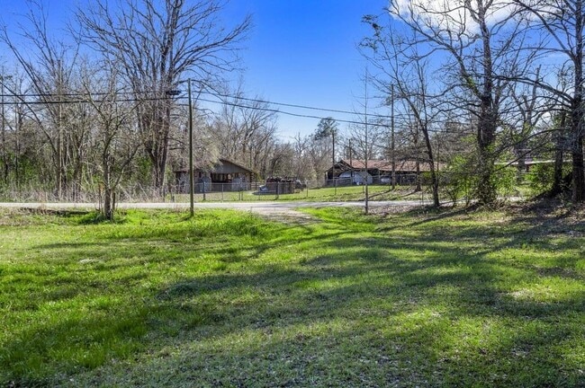 Building Photo - 472 E Main St