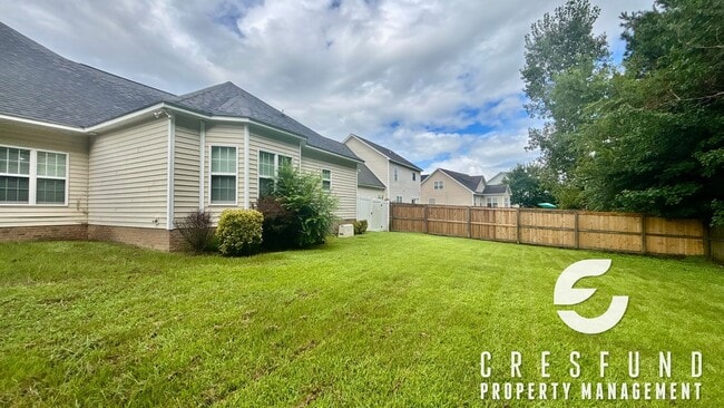 Building Photo - 4BR 2.5 Bath with Screened Porch and priva...