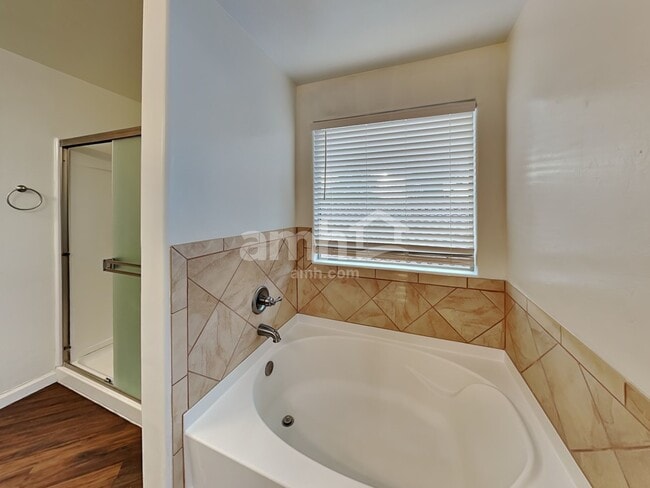 Building Photo - 119 S Beyerville Pl