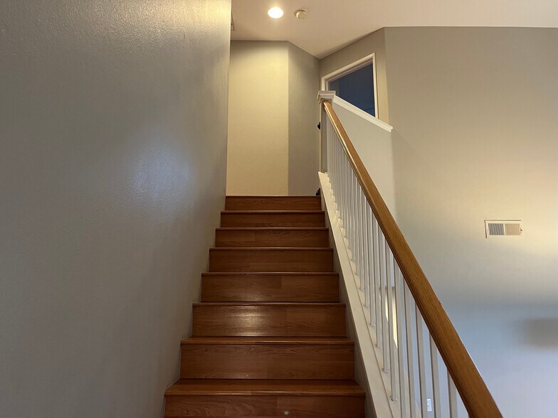 Building Photo - 1239 Calle Fantasia