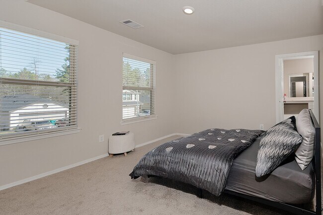 Building Photo - 1822 Brushy Cedar Ct